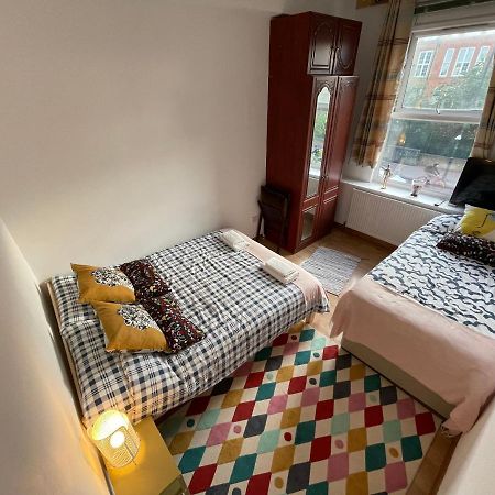 Spacious Family Flat Londra Esterno foto