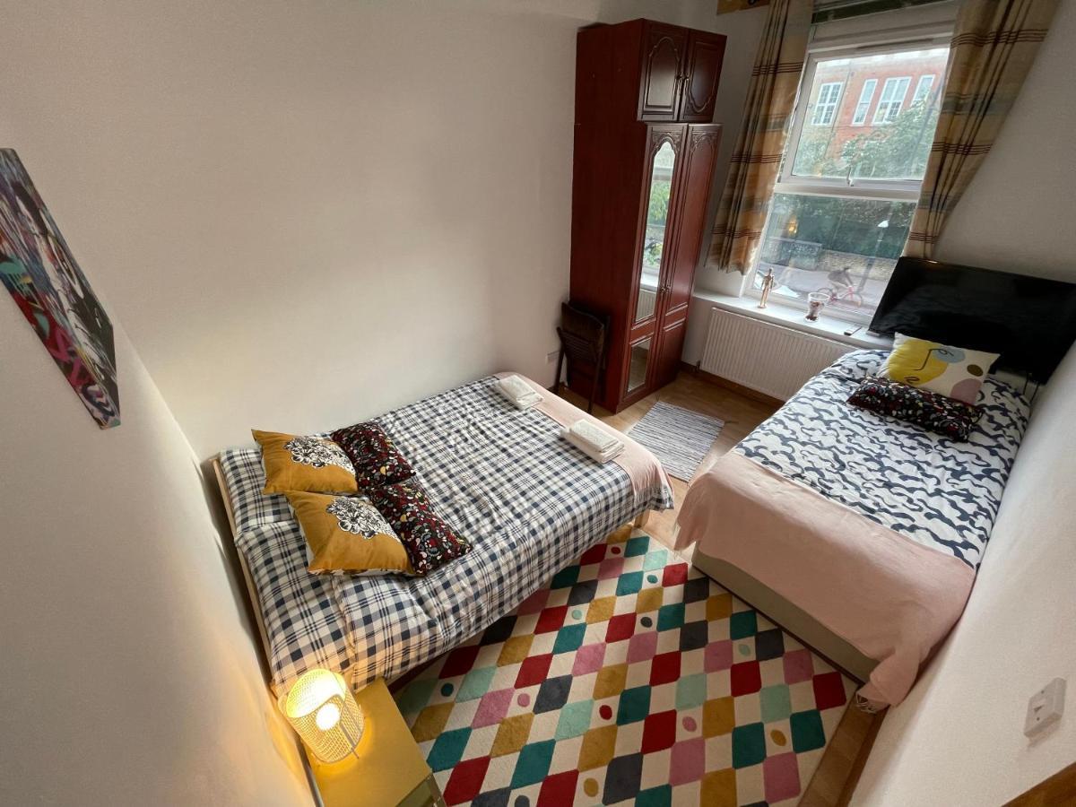 Spacious Family Flat Londra Esterno foto